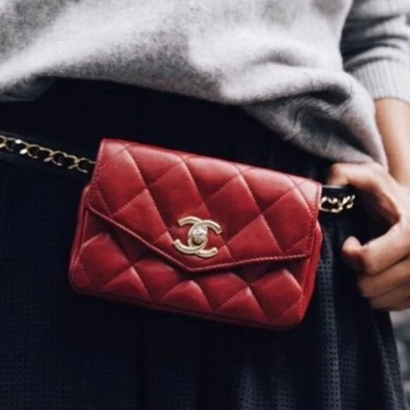 Authentic CHANEL CC Vintage Matelasse Lambskin Waist Pouch Bum Bag Leather Red - Picture 2 of 16